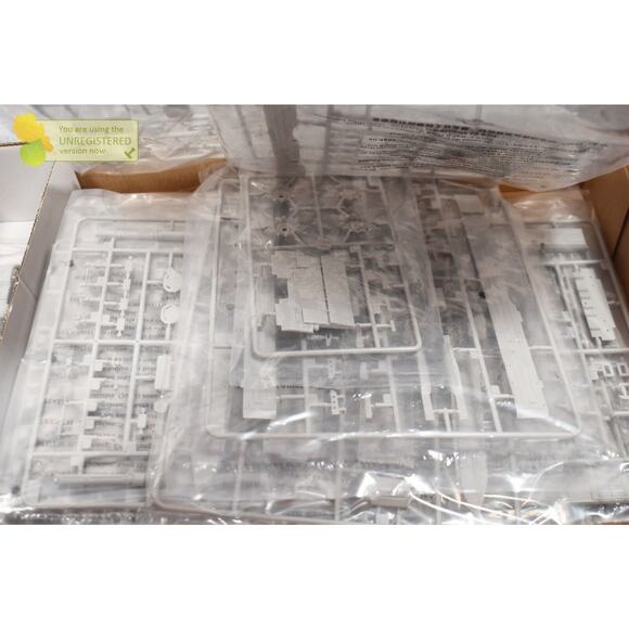 Trumpeter Russian T-72B2 MBT Rogatka Model Kit 1/35 (Package Wear) - Picture 5 of 15